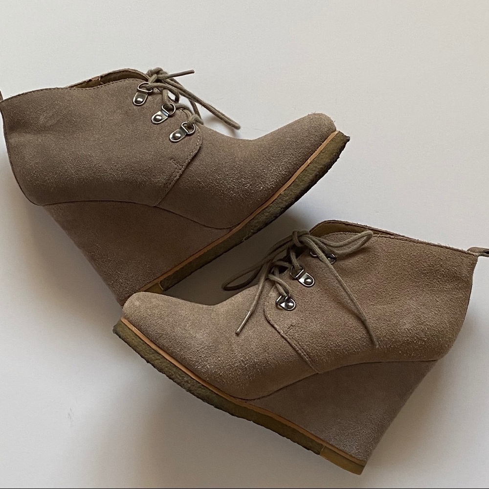 🍁 Steve Madden Tangoo wedge booties - 7